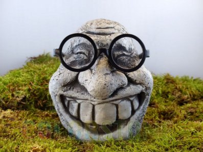 Gartenfigur: Günther F mit Brille